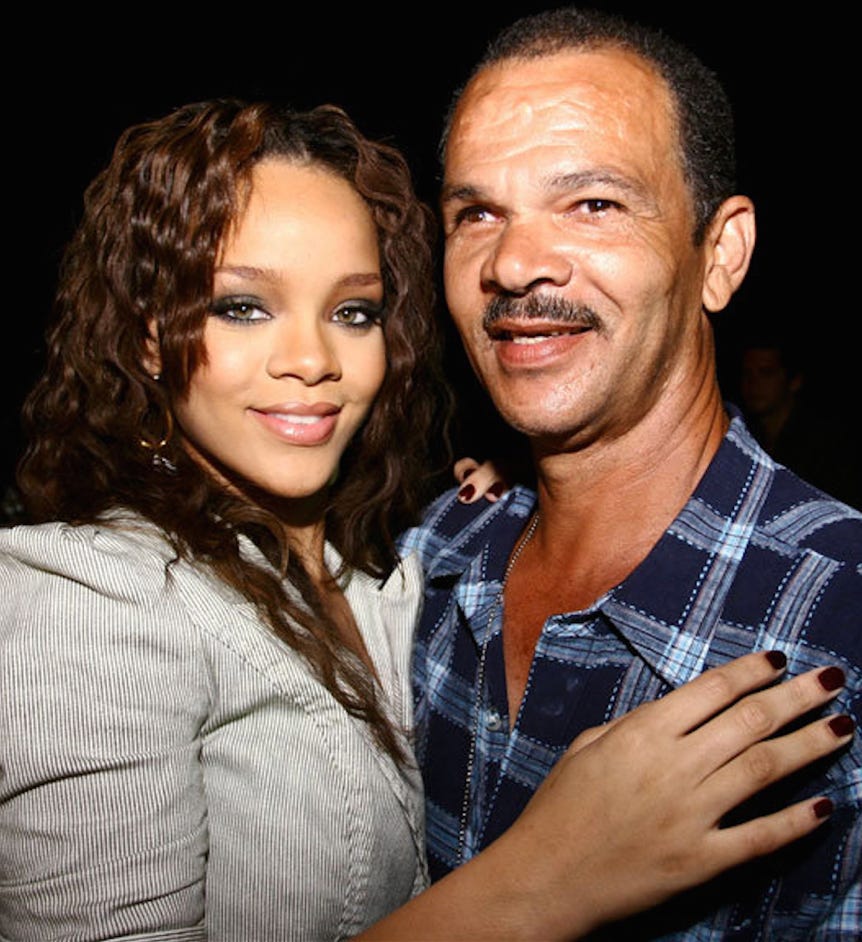 rihanna-green-eye-color-and-father