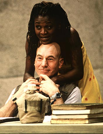 shakespeares-theatre-play-race-is-othello-black-patrick-stewart-white-othello-photo-picture