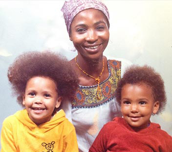 black-actress-thandie-newton-family-parents-mother-brother-photo-picture