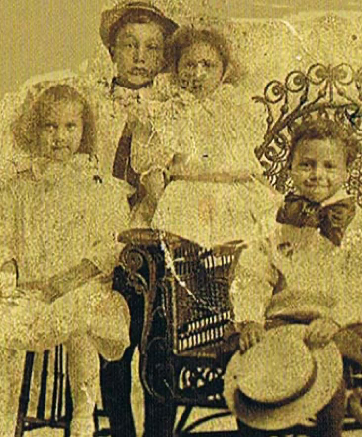 1930s actress Fredericka ‘Fredi’ Washington and family, parents, sister, siblings