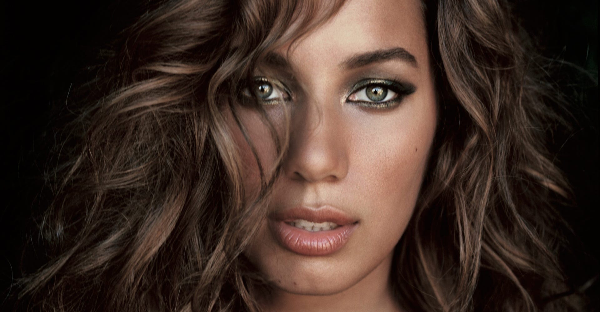British bi-racial singer Leona Lewis