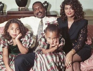 Singer Beyonce Knowles and parents, mom, dad.