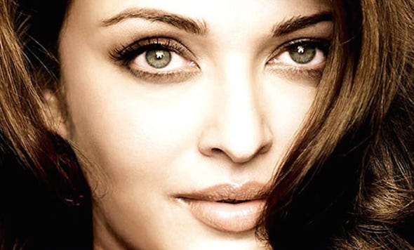 bollywood-actress-aishwarya-rai-bachchan-green-eyes-photo